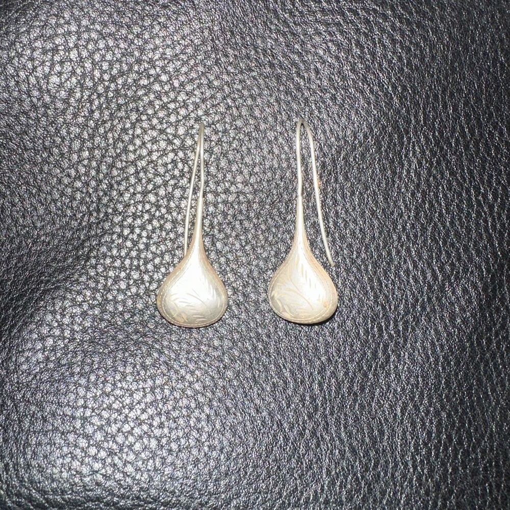 Vintage sterling puffed teardrop earrings - Picture 4 of 6
